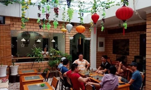 Sang quán Cafe sân vườn phòng lạnh 200m2 đường Ngô Đức Kế, giá thuê