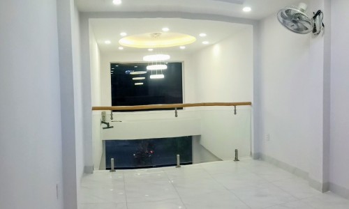 Cho thuê mặt tiền 1 trệt 2 lầu đường 30/4, Gần ngã 3 Chí Linh TPVT