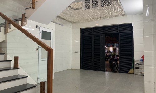 Cho thuê nhà 1 trệt 2 lầu ngay Ngã Tư Giếng Nước giá 9tr/tháng, nội