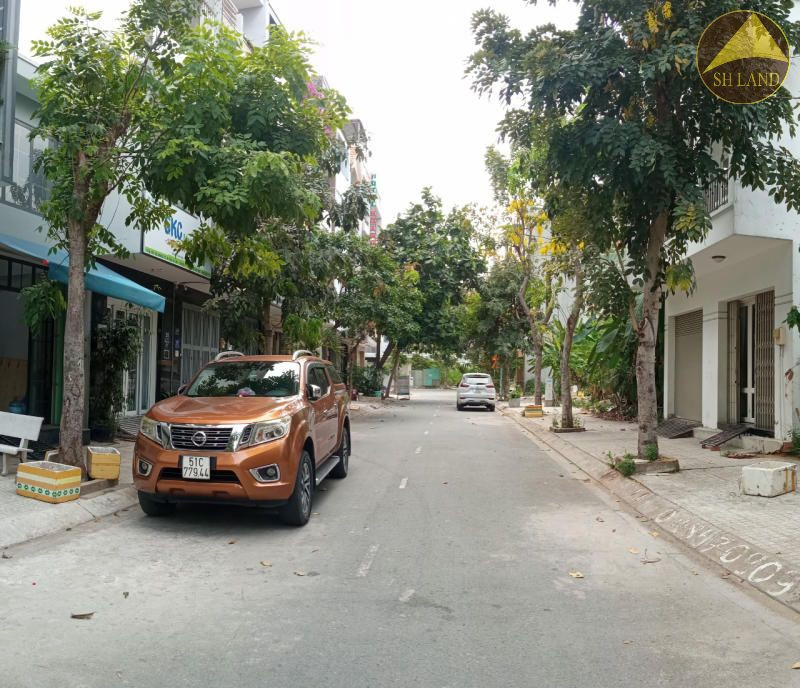 Bán gấp nhà đường số 6 khu dân cư Phú Thuận, Quận 7