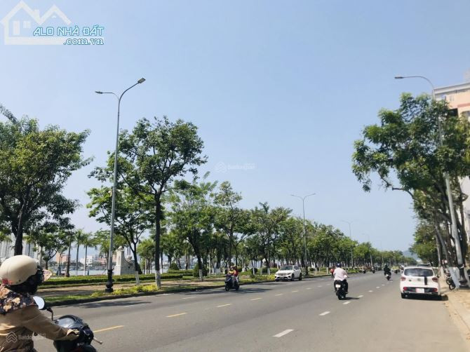 Bán lô đất mặt tiền sông Hàn Đà Nẵng, đối diện tòa khách sạn Novotel