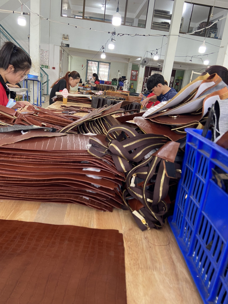 xưởng sỉ ví bóp nam lớn nhất tại Việt Nam