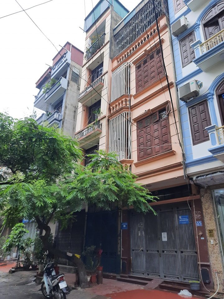 Cần bán nhà ở Đền Lừ, quận Hoàng Mai, Hà Nội. Đường trước cửa rộng rãi ô tô tránh nhau được