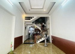 Cho thuê nhà riêng 4 tầng tại ngõ 193 Văn Cao. Nhà vừa ở vừa làm văn phòng cực tiện.