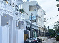 nhà mới xây đường Võ Văn Môn. phường 4, Tp Tân An sổ riêng