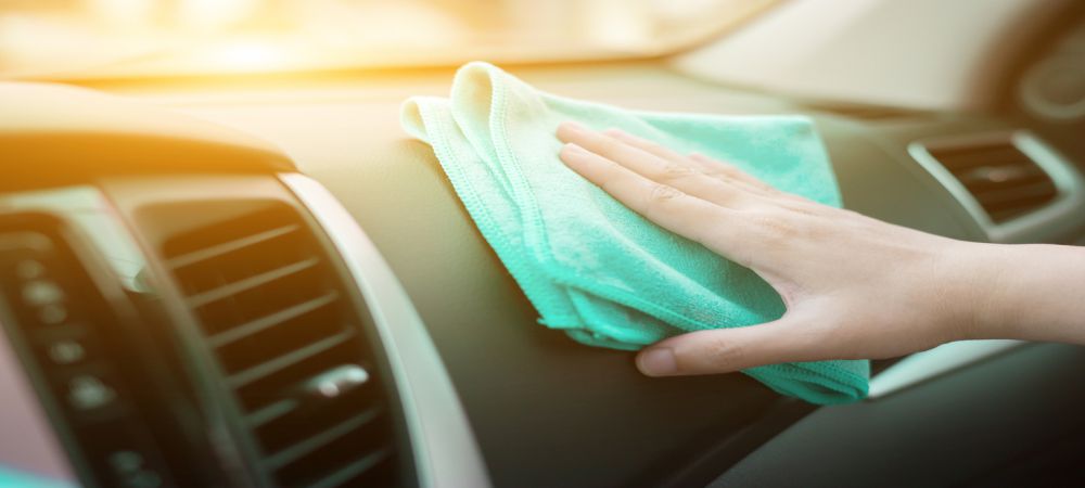 Các bước làm sạch nội thất xe hơi của bạn?