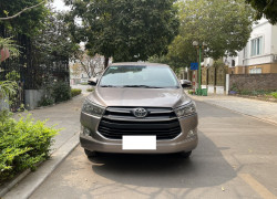 Tôi cần bán chiếc xe ô tô Toyota Innova 2.0E màu đồng ánh kim,sx 2018