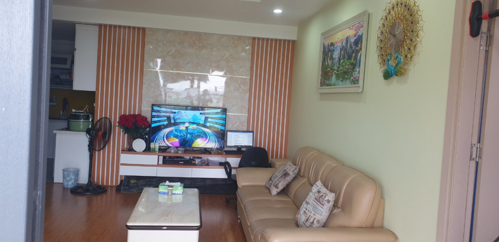 Chính chủ Bán căn hộ DA NO-08 Giang Biên, lô góc full nội thất view khu vui chơi, 72m2 2 PN nhỉnh 2tỷ