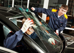 Thay kính xe hơi ô tô + sửa chữa kính xe ô tô các loại cho hãng xe, salon ô tô, gara xe hơi.v.v...kinhotovip.com