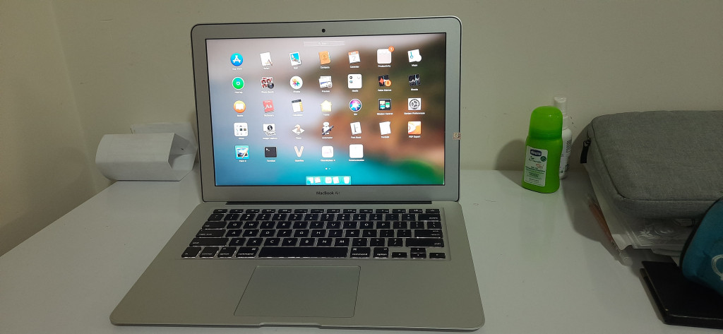 Bán Macbook Air core i5 2015, Ram 4GB, ổ cứng 256GB