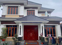 Cửa Thép Vân Gỗ Mẫu Mới NHất 2023 tại Bình Dương giá rẻ