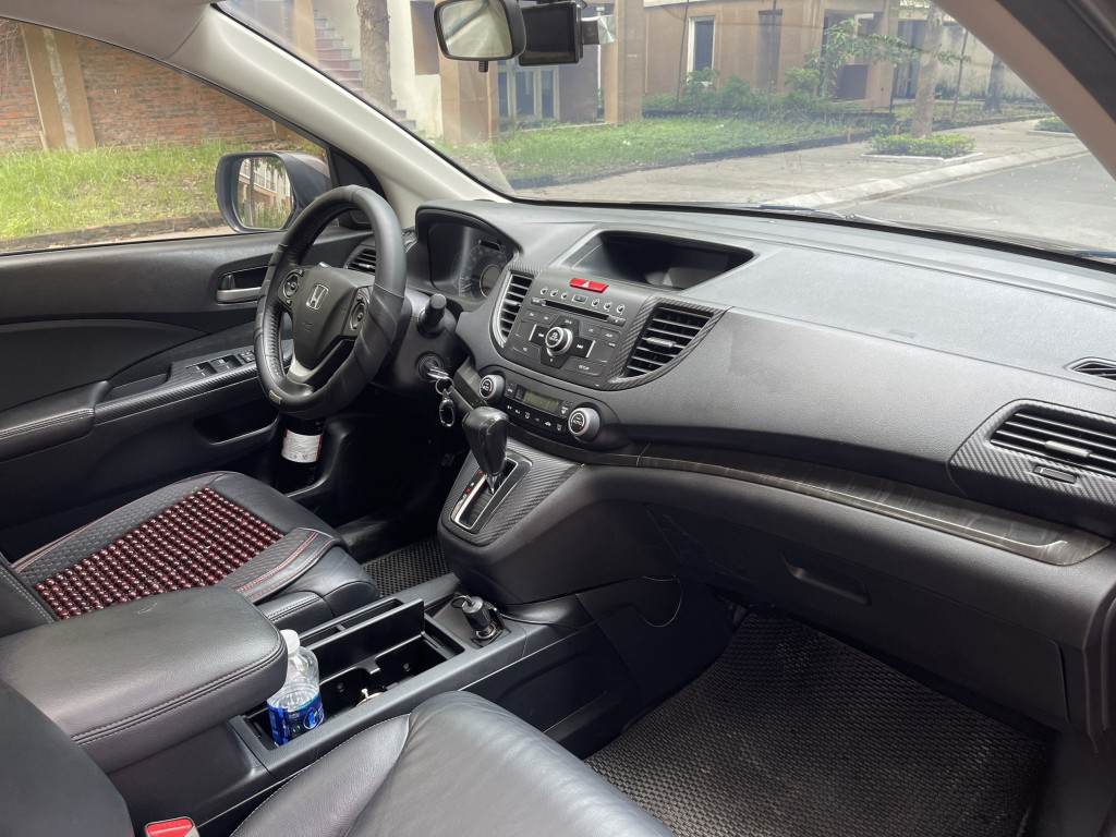 Gia đình tôi cần bán chiếc xe ô tô HonDa CRV 2.4AT SX 2014mua sử dụng và lăn bánh 2015