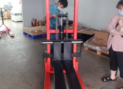 Xe nâng tay cao 2 tấn giá rẻ nhất Hà Nội