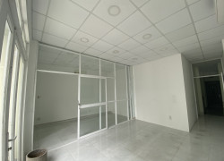 Cho thuê văn phòng mới sử dụng không hết -phòng rộng 40m2 tại Toà nhà Trí Luật - 110/26 Ông Ích Khiêm, P5, Q11