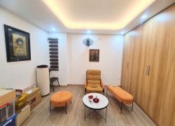 NHÀ ĐẸP PHỐ KIM ĐỒNG - GẦN HỒ - GẦN BẾN XE - Ô TÔ ĐỖ CỔNG - DT 38M2x5T GIÁ 4,6 TỶ
