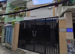 Bán nhà 2 Tầng rộng 100m2, có sân để xe, nhà rất rộng và sạch sẽ vào ở ngay