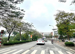 Bán đất phân lô đấu Giang Biên, Long Biên 75m2 vỉa hè ô tô tránh - văn phòng view sân chơi hơn 10tỷ