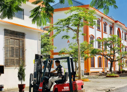 đào tạo các ngành nghề: Xe Nâng, Máy Xúc, Máy Cẩu, Hàn Xì...