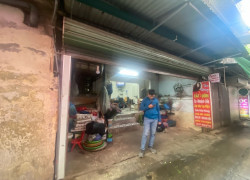Nhà nhỏ có võ 43m2 nằm trong trung tâm chợ dân sinh nhộn nhịp của Nghĩa Tân !