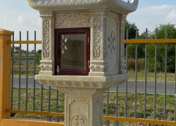 Mẫu cây hương đá có mái thờ thiên địa bán tại  Trà Vinh - bàn thờ thiên đá ngoài trời có mái che.