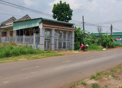 Bán căn nhà Mái Thái, Mặt Tiền đường Nguyễn Hoàng, xã Thanh Bình, huyện Trảng Bom