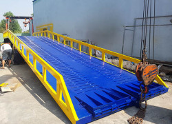 cầu dẫn lên container