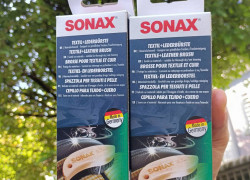 Bàn chải vệ sinh nội thất - Sonax textile & leather brush (1 cái)