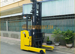 Xe nâng điện đứng 7m5 hiệu Komatsu làm việc kho đông