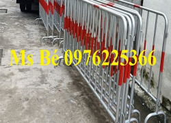 Giá hàng rào chắn di động khổ 1.2m x 2m