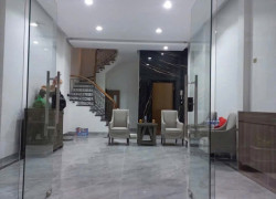 Bán nhà ngõ Kim mã, diện tích 63m2 xây 7 tầng thang máy, nội thất hiện đại, sân thượng view công viên Thủ lệ