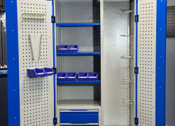 Tủ Treo Đồ Nghề 2 Cánh ALLY QT-HC04 – Giải Pháp Lưu Trữ Chuyên Nghiệp Cho Xưởng Sản Xuất