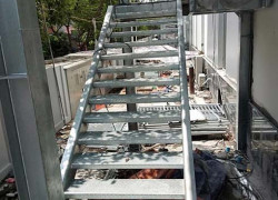 Thi Công Cầu Thang Thoát Hiểm Cao ốc