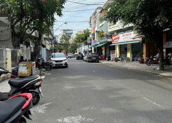 Cần bán 2 căn nhà mặt tiền đường Bà Triệu - Nha Trang dt 202m2 bán: 27 tỷ Liên hệ: phạm hải