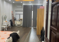 cần bán gấp nhà đẹp thịnh quang 46m2 , 5 tầng , 4 ngủ , 8,5 tỷ