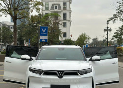 VF9 trắng