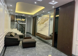 Gần 6 tỷ nhà 40m gần ô tô đường Nguyễn Văn Cừ