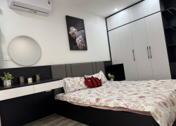 Bán nhà ĐẸP Thang máy - Võ Chí Công - 40m2 x 5T - Tải con đỗ cửa - Ngõ thông sát Phố