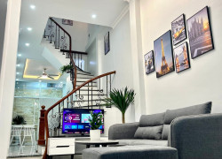 Nhà ĐẸP Khương Trung, 41m2, 3 tầng, 3 phòng ngủ, chỉ 3.99 tỷ.