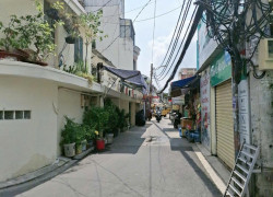 NHÀ QUẬN 7 
+ Kết Cấu Nhà: MT Đang Kinh Doanh gồm trệt, lầu, ST, gồm 2PN, 2WC, Sân Thượng, Bếp, Phòng Khách 
+ Phía sau