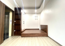 QUÁ HIẾM  - LẠC LONG QUÂN - NHỈNH 5 TỶ - 6 TẦNG THANG MÁY - SỔ HOA HẬU