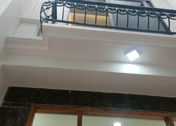 Bán nhà ngõ 17 Đại Mỗ Năm Từ Liêm DT 32m, nhà 5 tầng, MT 3.6m, giá 5.8 tỷ ĐT 0986383826