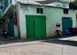 Căn góc 02 mặt tiền Hoàng Diệu 

cách mặt tiền 30 m 

NGANG 4.5 DÀI XX CÓ 4 TỶ