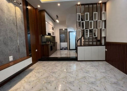 Duy nhất 1 căn.Chỉ 4 tỷ 2 Nhà 4T thượng thanh. Dân xây ở luôn. Oto gần. còn tl.