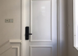 Giá cửa nhựa composite tân cổ điển tại TP HCM