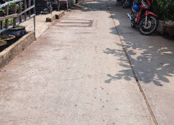 Bán nhà cách 15m là bãi xe Hơi, hẻm thông bốn phía, giao thông thuận tiện, gần chợ và Trường học các Cấp