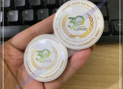 Huy hiệu Tốt nghiệp tặng học sinh