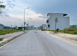 Cần bán gấp đất ngay TT  thị xã Nghi Sơn, Thanh Hóa, DT 108m2 đường 15.5m  giá chỉ 1 Tỷ.