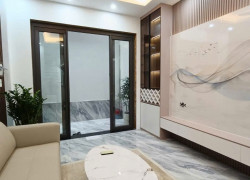 Bán gấp nhà Trần Duy Hưng, 2 mặt thoáng, cách ngõ ô tô 30m, 5 tầng xây mới, 35m2, 8.5 tỷ.