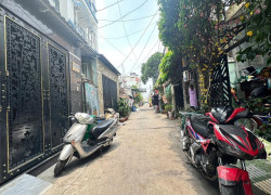 Bán nhà 3 tầng hẻm 5m Lê Văn Khương Quận 12, dt 74m2 (4.5 x 16.5), nhà đẹp nội thất cao cấp. Giá chỉ 6.3 tỷ (thương