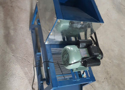 Máy dập vỏ ốc, máy tách ruột vỏ ốc